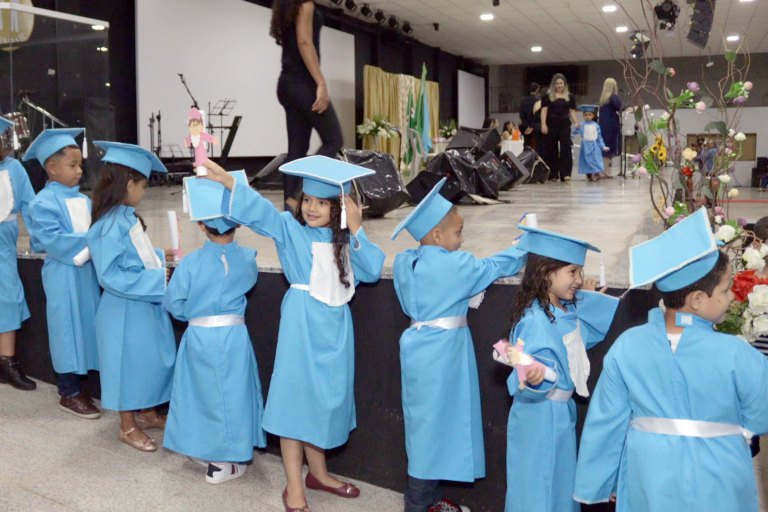 071222-ciei-maria-jose-da-silva-cancado-realiza-cerimonia-de-formatura-de-148-alunos-do-jardim-iii-4-768x512