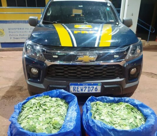 PRF apreende 45,9 Kg de folhas de coca com boliviano em Miranda (MS)