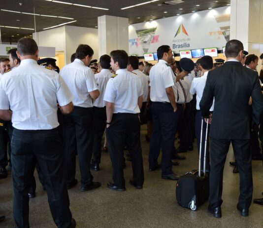 Aeronautas aprovaram proposta de empresas e greve acaba