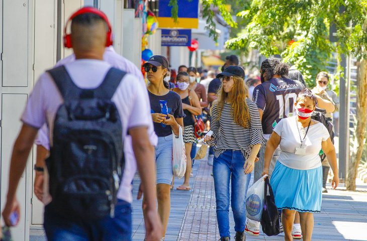 Movimento-de-Pessoas-no-comércio-da-14-de-Julho-Foto-Edemir-Rodrigues-14-730x480