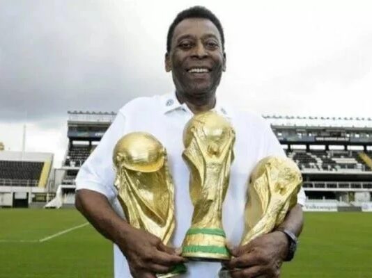 Pelé mudou os rumos do esporte mais popular do Brasil