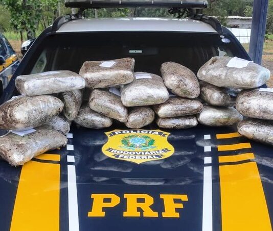 PRF apreende 9 Kg de skunk com passageira de ônibus em Três Lagoas (MS)