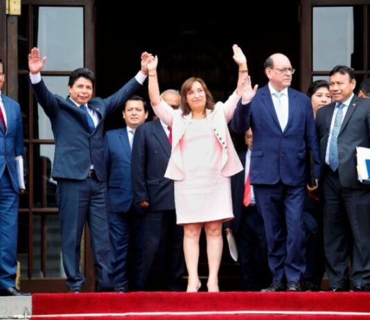 Dina Boluarte assume a Presidência do Peru