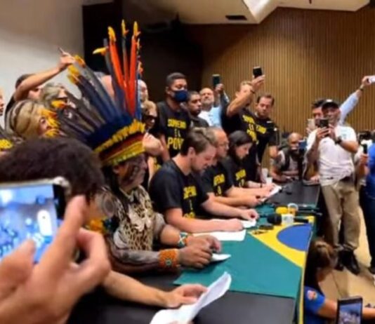 BRASIL: manifestantes dão prazo para as Forças Armadas se manifestarem