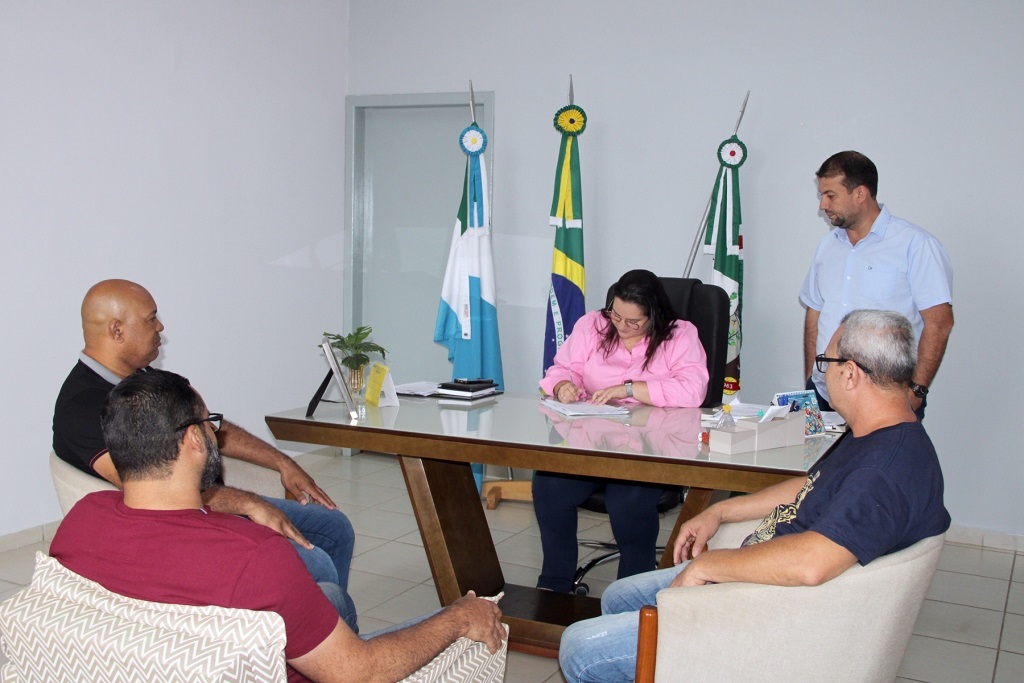 Prefeitura de Naviraí envia para Câmara projeto que concede reajuste salarial de 8,15% aos servidores públicos municipais (3)
