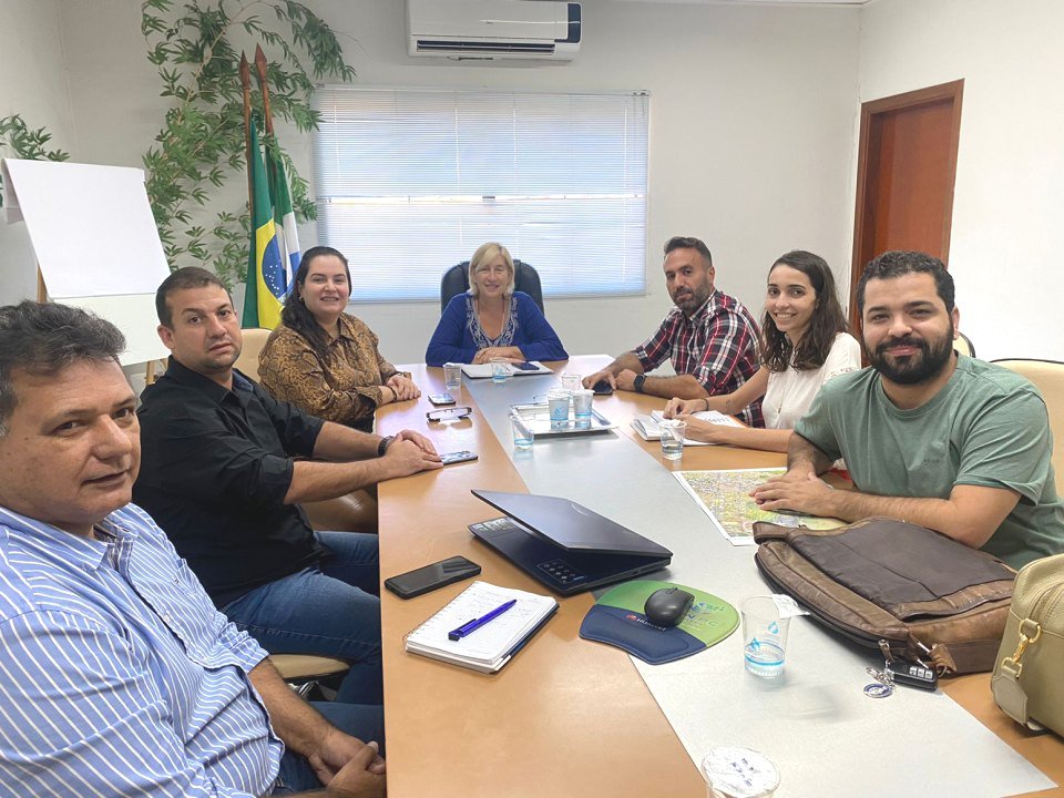 270123-regularizacao-fundiaria-urbana-e-busca-por-mais-moradias-pautam-reuniao-com-a-agehab-960x720