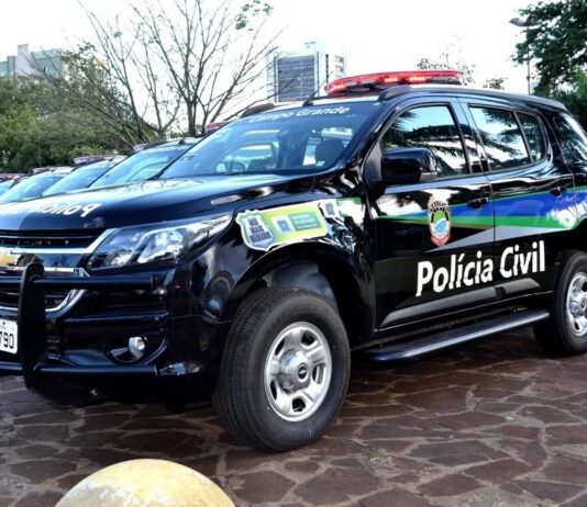 Mulher é presa pela Polícia Civil após arrastar a filha no asfalto em Ponta Porã