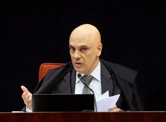 Ministro Moraes rejeita pedido e mantém posse de deputados