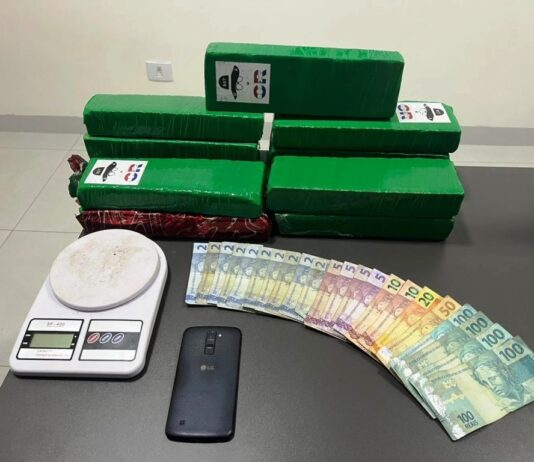 BATAGUASSU: PM fecha ponto de distribuição de drogas e apreende quase dez quilos de maconha
