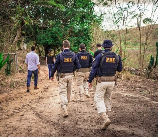 MÃO DE OBRA ESCRAVA: PRF participa da libertação de 9 trabalhadores rurais em MG