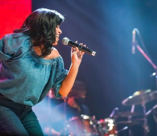 FAMOSOS: Nandah, cantora católica sul-mato-grossense é destaque no cenário nacional