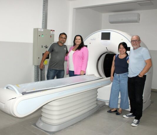 Prefeita verifica instalação dos novos aparelhos de Raio-X e Tomografia no Hospital Municipal