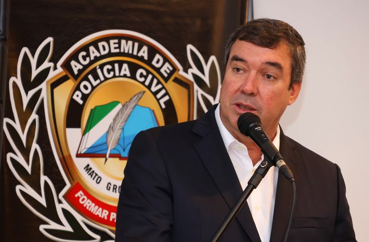 Governador-Eduardo-Riedel-Foto-Álvaro-Rezende1-730x480