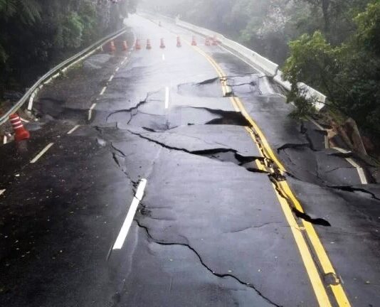 Liberação de rodovia no litoral norte de SP deve levar dois meses