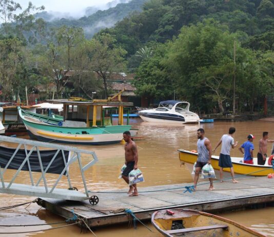 TRAGÉDIA EM SÃO SEBASTIÃO: famílias estão sem água potável para beber há quatro dias