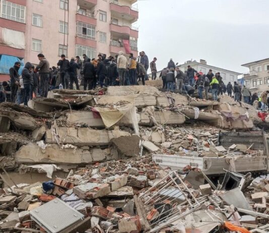 Tragédia: terremoto na Turquia e Síria deixa mais de 1,2 mil mortos