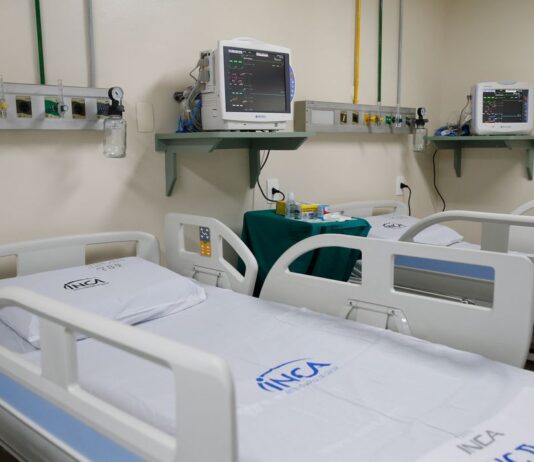 Março Azul: internações por câncer de intestino batem recorde no país