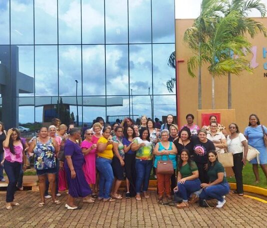Mulheres de Naviraí realizam exames de mamografia e preventivos no Hospital de Amor em Nova Andradina