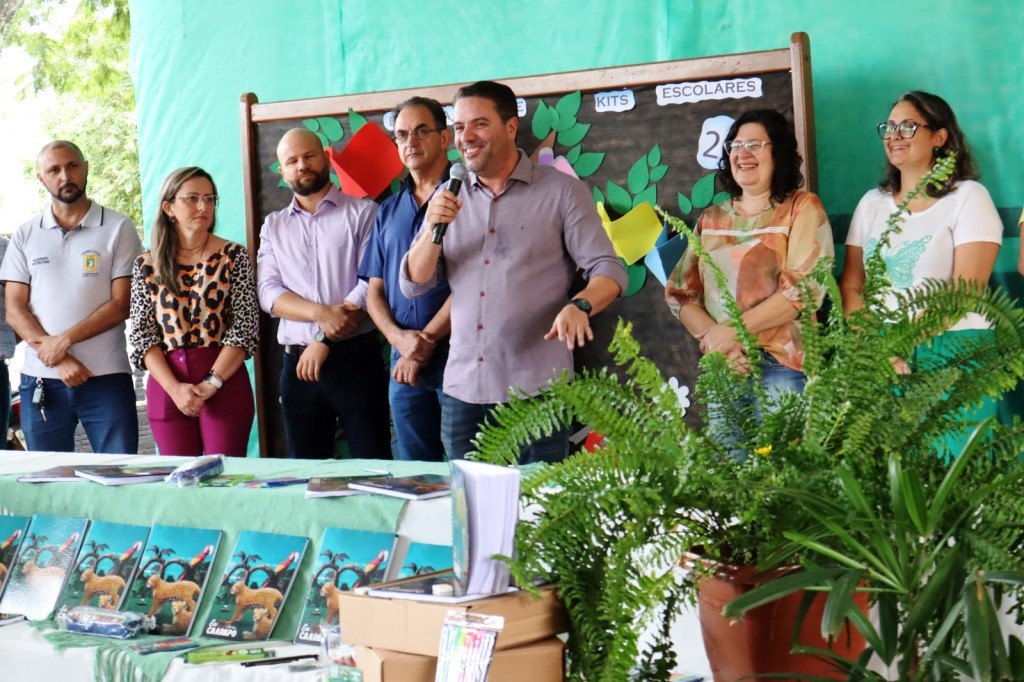 Caarapó Entrega de Kits Escolares
