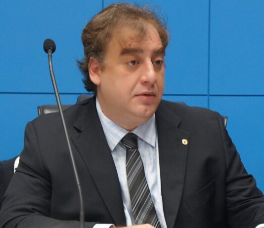 Após mulher esperar 24 horas por soro antiofídico, Neno Razuk solicita compra de medicamento em Corumbá