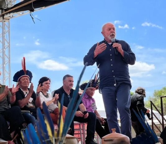 Em discurso, Lula vê lado bom na escravidão