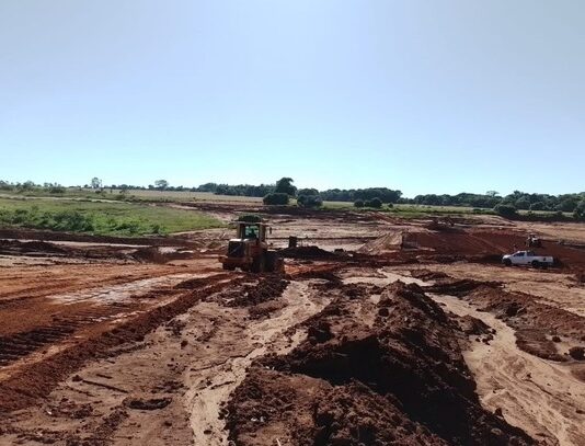 CAARAPÓ: Gilberto Segóvia visita as obras do Balneário Municipal