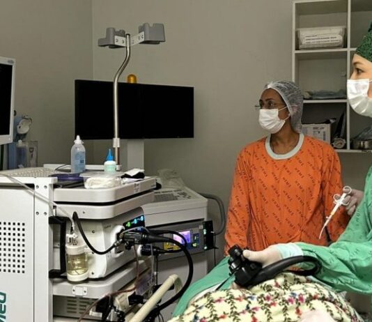 Hospital Regional realiza procedimento inédito feito por endoscopia para retirada de tumor cancerígeno