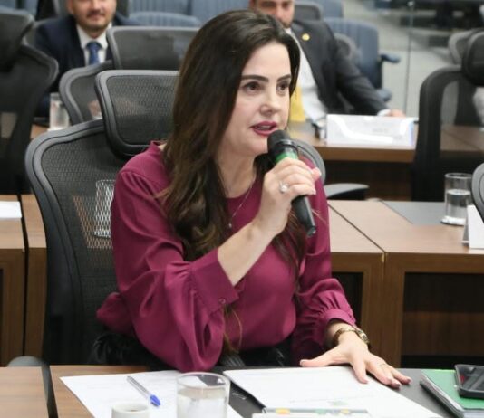 Com terapeuta e advogada, deputada promove palestra contra o assédio no trabalho