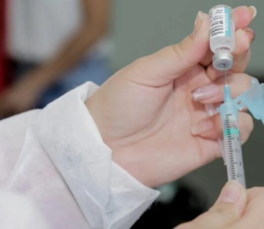 COVID: risco de trombose nas vacinas da AstraZeneca e Janssen; Ministério da Saúde emite recomendação