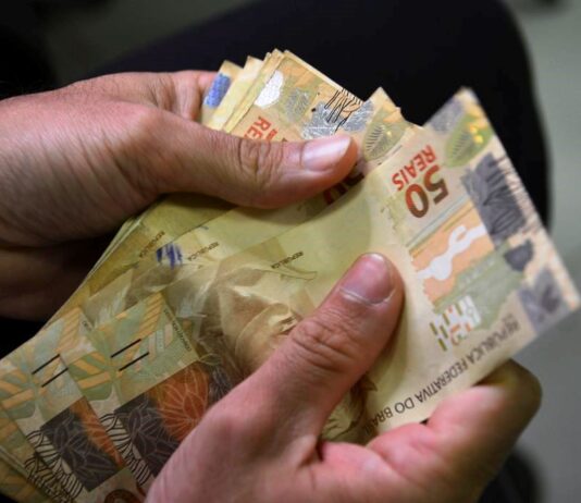 Caixa libera abono salarial para nascidos em maio e junho