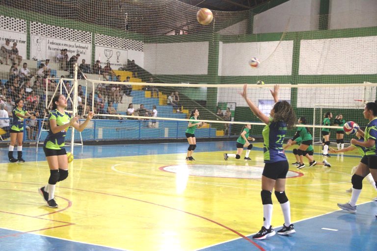 040523-navirai-tera-curso-de-capacitacao-e-atualizacao-de-regras-de-voleibol-768x512