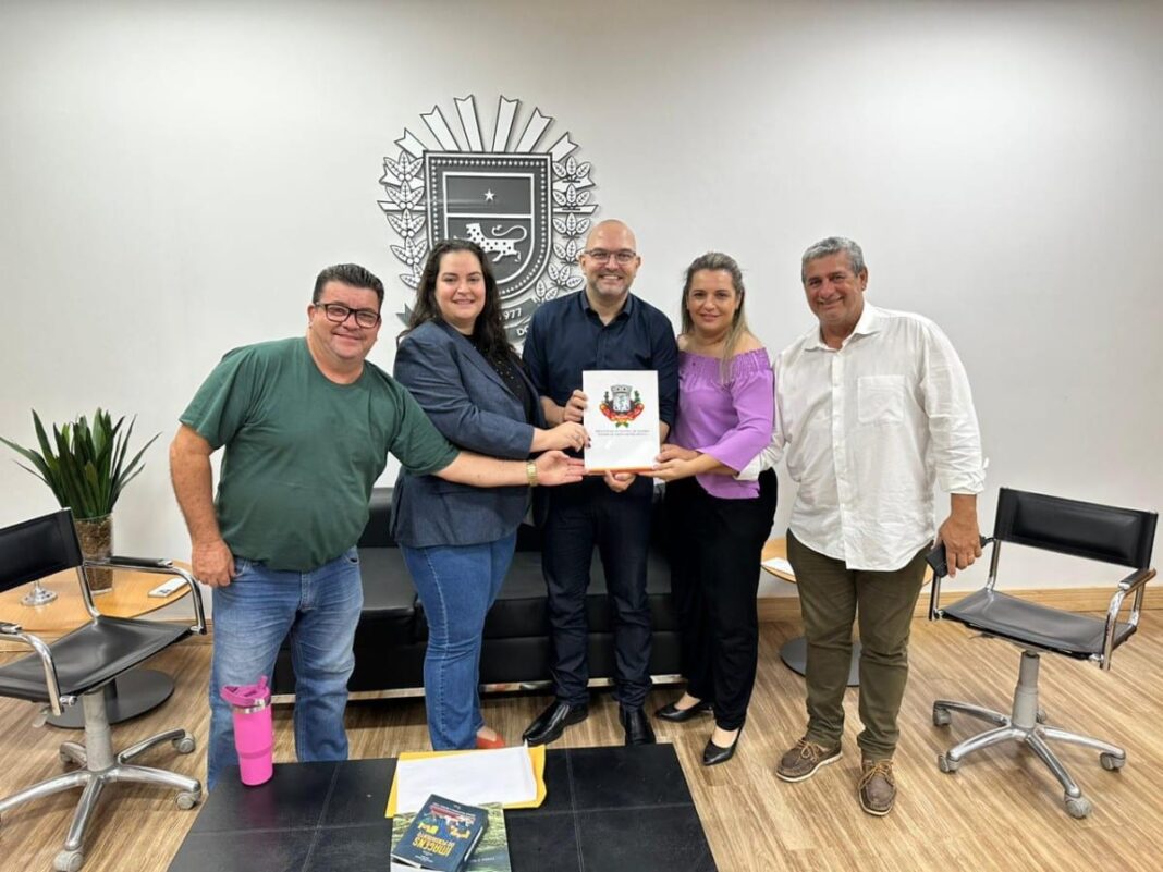 110523-prefeita-e-vereadores-pleiteiam-apoio-do-governo-do-estado-para-reforma-do-ciei-professora-anai-ramos-ricci-1200x900