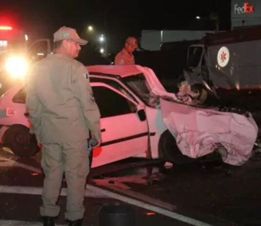 Motorista morre em acidente entre carro e ambulância do Samu na BR-262, em Campo Grande