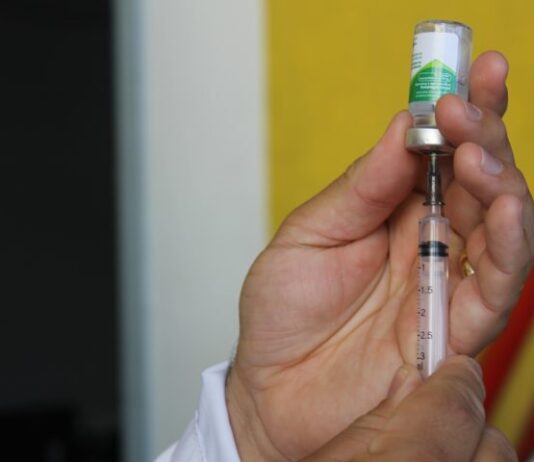 Procura aumenta e novo ponto de vacinação aplica em um dia 951 doses contra Influenza