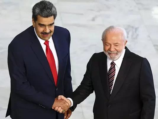 Justiça Eleitoral proibiu relacionar Lula a Maduro e hoje eles se encontram