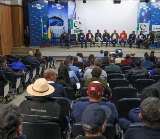 Parlamentares participam de conferência da agricultura familiar em Dourados