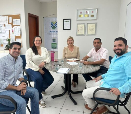 Rhaiza Matos e Neninha se reúnem na Agehab e trabalham pela regularização fundiária do Porto Caiuá