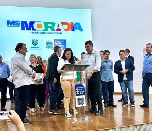 Prefeita participa do lançamento do “Bônus Moradia” que ajudará 70 famílias de Naviraí a conquistar a casa própria