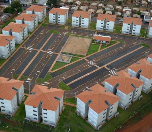 Famílias já podem aderir ao “Bônus Moradia” que vai ajudar no financiamento da casa própria