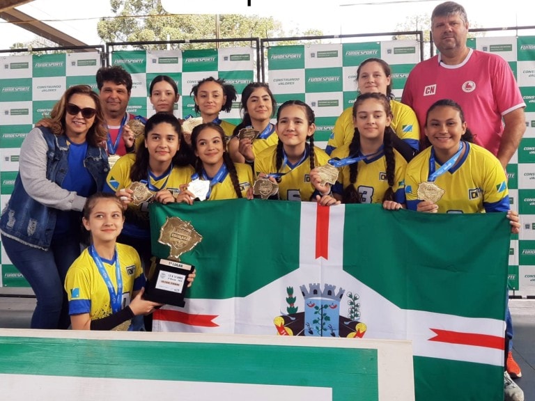 170723-campeas-volei-feminino-de-navirai-conquista-titulo-dos-jogos-da-juventude-de-ms-categoria-12-a-14-anos-768x576