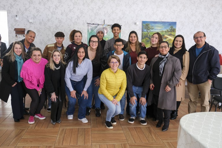 170723-fundacao-cultural-premia-alunos-que-participaram-do-projeto-game-do-bairro-1-768x512