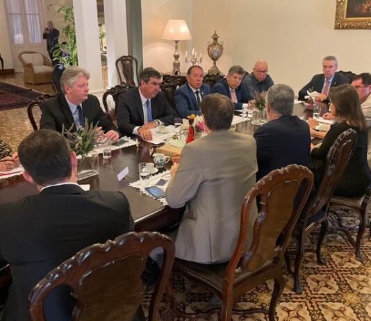 Deputados e governador Riedel discutem Rota Bioceânica com novo presidente do Paraguai