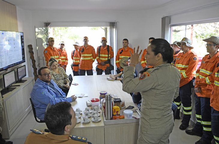 Central-de-monitoramento-de-queimadas-do-corpo-de-Bombeiros-Foto-Bruno-Rezende-04-730x480