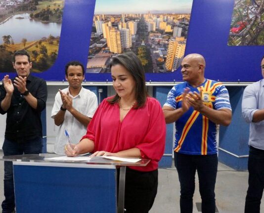 Prefeita Adriane sanciona gratuidade de tarifa de transporte público em dias de Enem e vestibulares