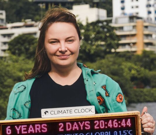 Relógio no Cristo Redentor alerta sobre impactos das mudanças do clima