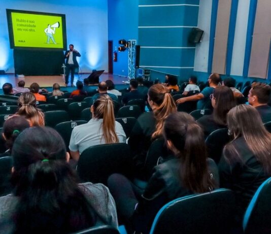 Naviraí recebe palestra de Tony Ventura sobre inovação e gestão empresarial