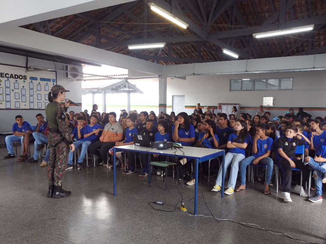 140823-prefeitura-de-navirai-policia-militar-ambiental-e-corpo-de-bombeiros-lancam-a-campanha-diga-nao-as-queimadas-urbanas-5