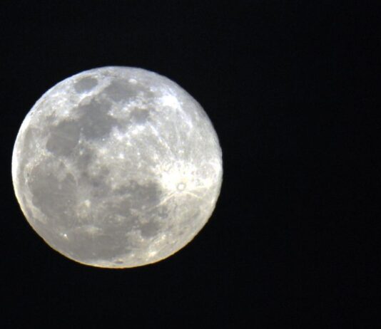Noite desta quarta-feira (30-08) terá a aparição da Superlua Azul