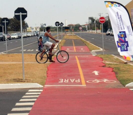 “Agora tem pista para todo mundo”, comemora ciclista durante entrega da nova Avenida dos Cafezais