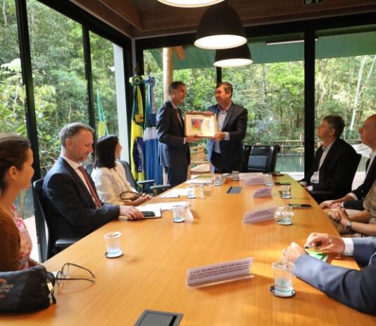 Em reunião, governador discute futuras relações comerciais e intercâmbio com cônsul da França
